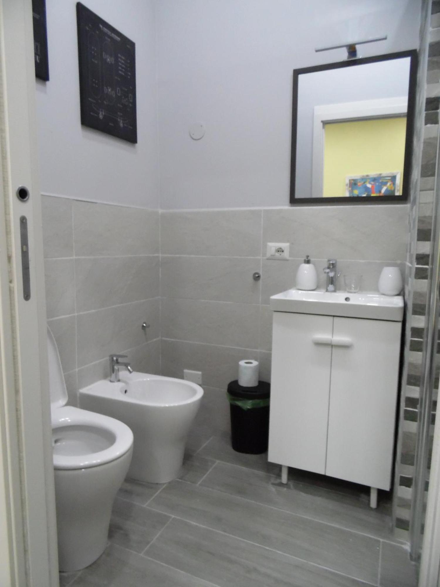 נאפולי Mithra Apartment Centro Storico מראה חיצוני תמונה